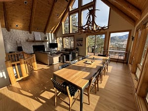 VRBO 162804 dining