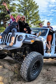 girls enjoying a jeep rental in Estes Park