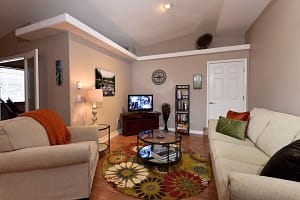 VRBO915621 Living Room
