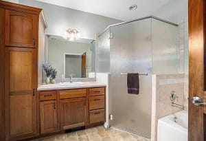 VRBO 2309326 bath